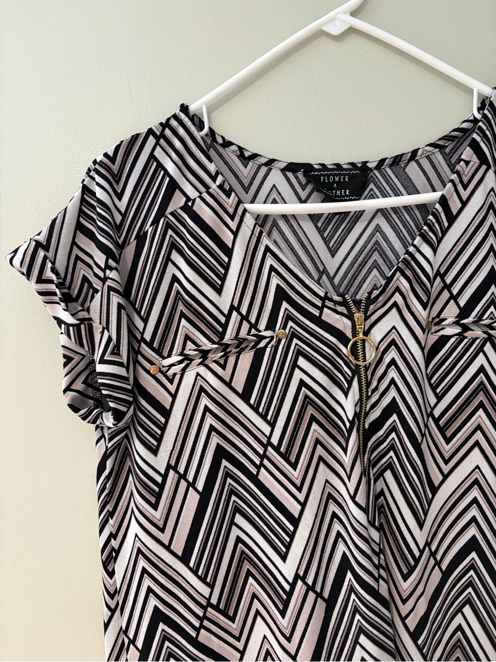 Black & Beige Geo Print Zip-Front Women’s Top